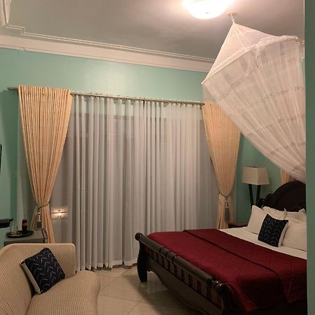 Lakepoint Villa Ентебе Екстериор снимка