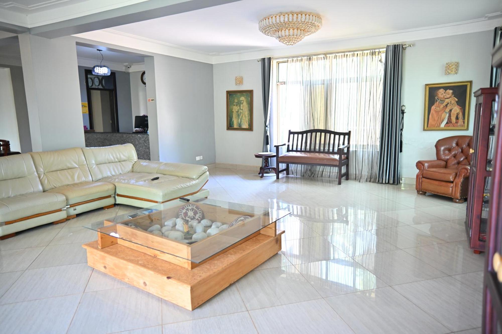 Lakepoint Villa Ентебе Екстериор снимка