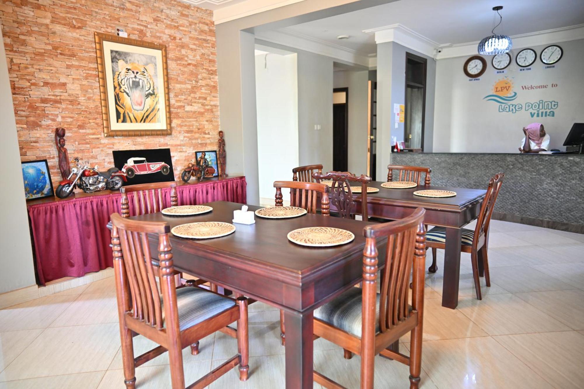 Lakepoint Villa Ентебе Екстериор снимка