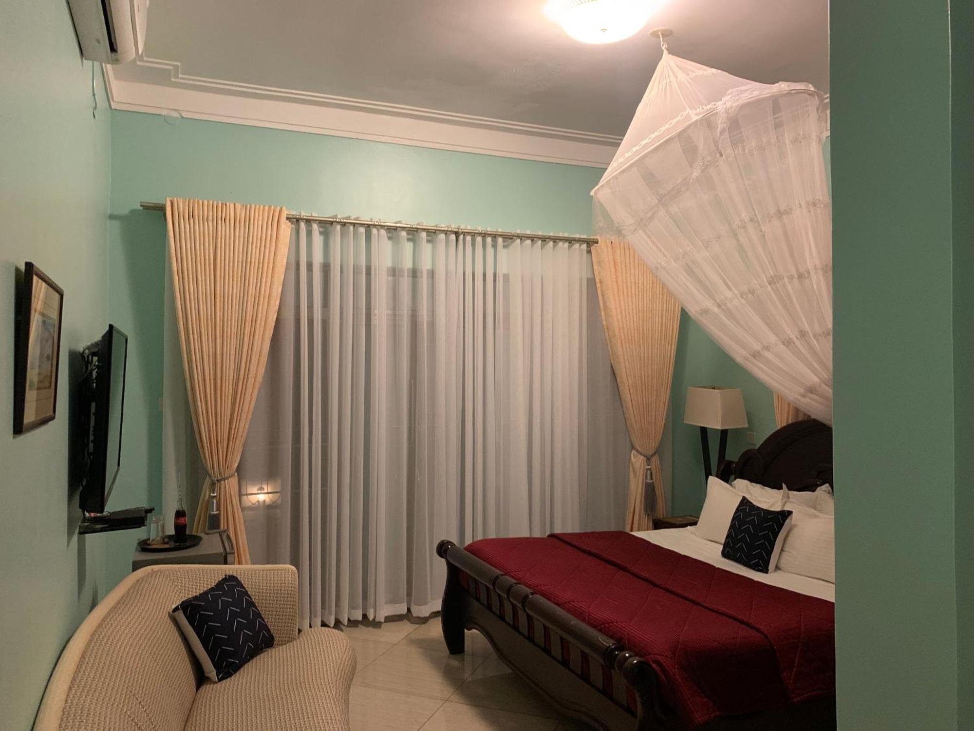 Lakepoint Villa Ентебе Екстериор снимка