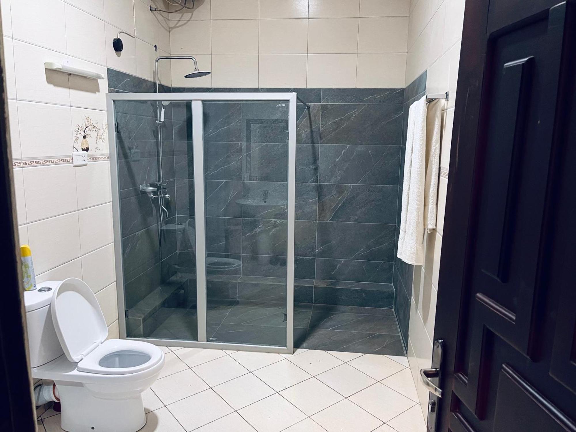 Lakepoint Villa Ентебе Екстериор снимка