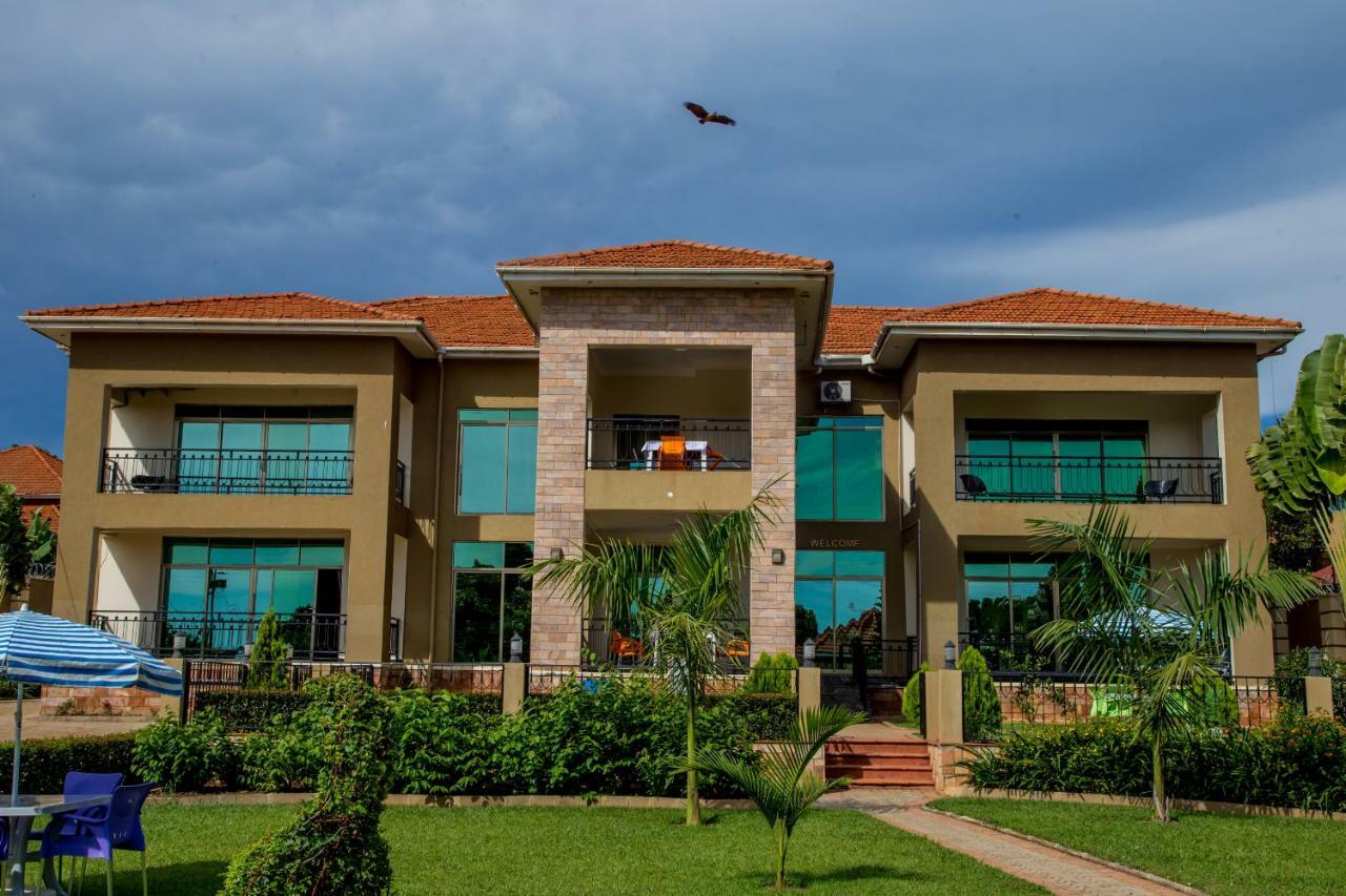 Lakepoint Villa Ентебе Екстериор снимка