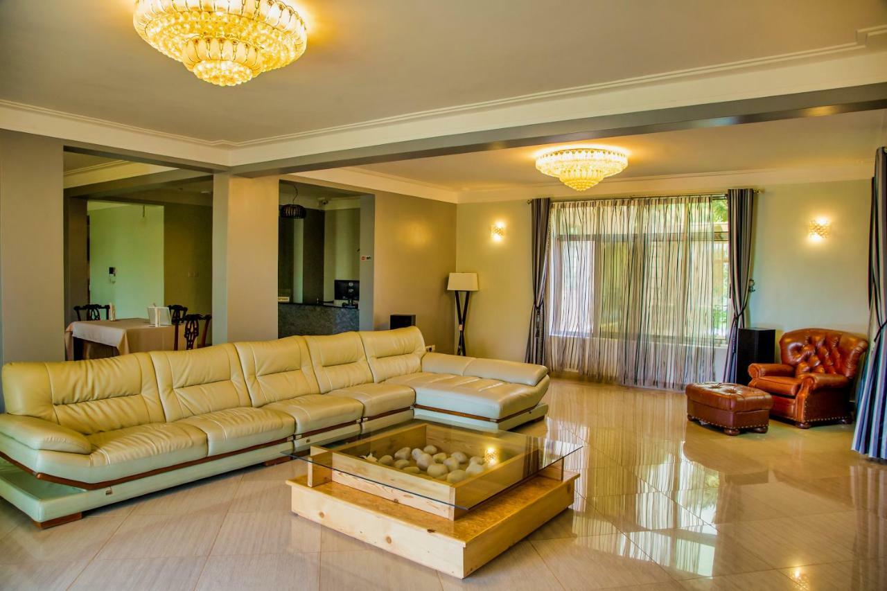 Lakepoint Villa Ентебе Екстериор снимка