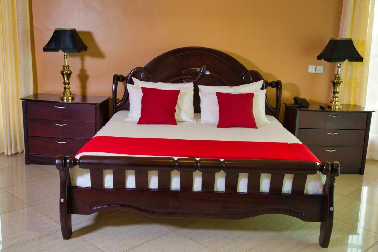 Lakepoint Villa Ентебе Екстериор снимка