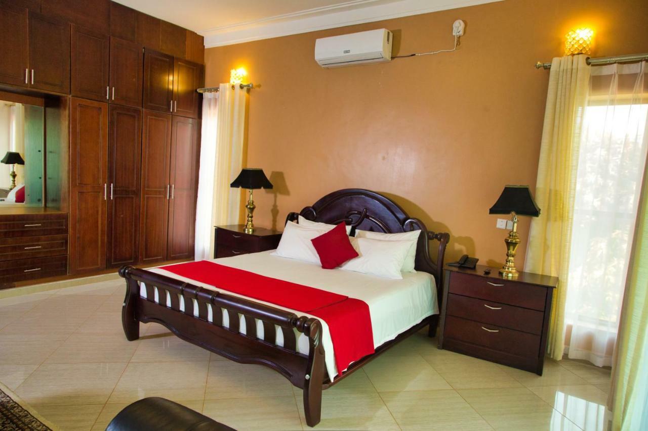 Lakepoint Villa Ентебе Екстериор снимка