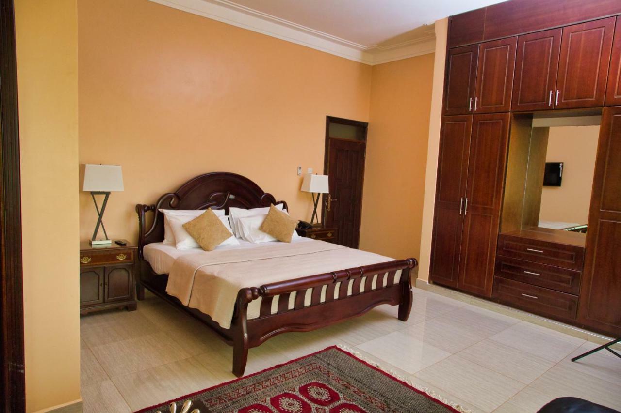 Lakepoint Villa Ентебе Екстериор снимка