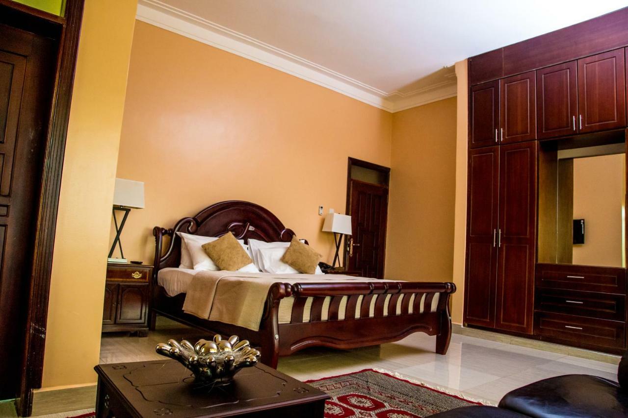 Lakepoint Villa Ентебе Екстериор снимка
