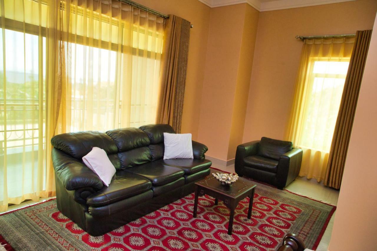 Lakepoint Villa Ентебе Екстериор снимка