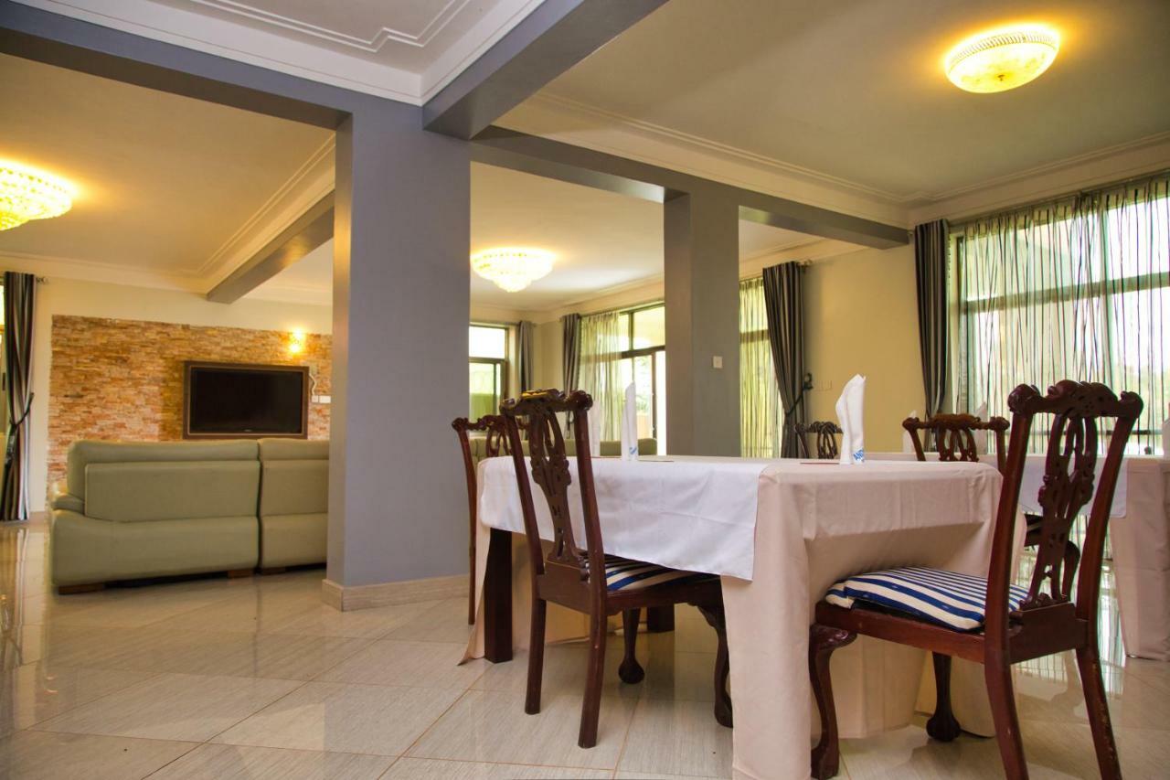 Lakepoint Villa Ентебе Екстериор снимка