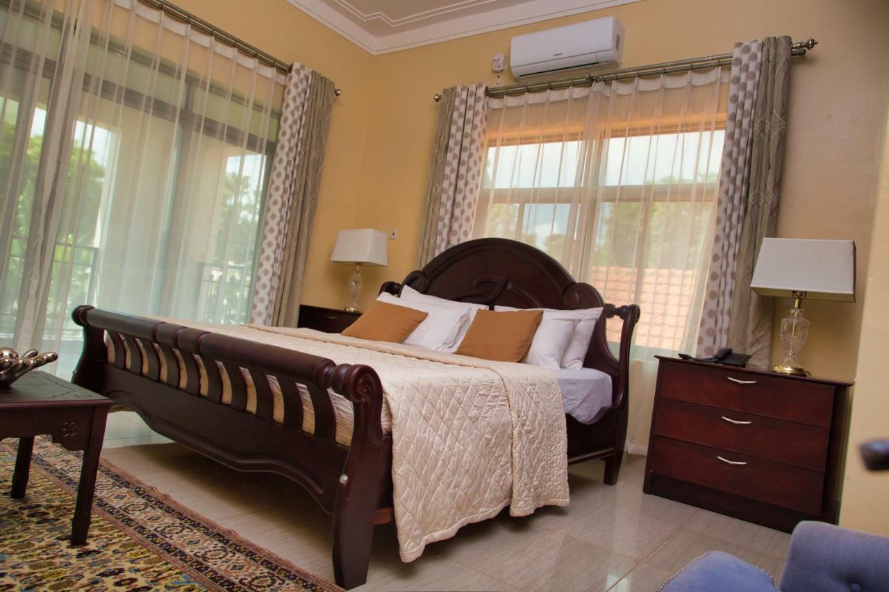 Lakepoint Villa Ентебе Екстериор снимка